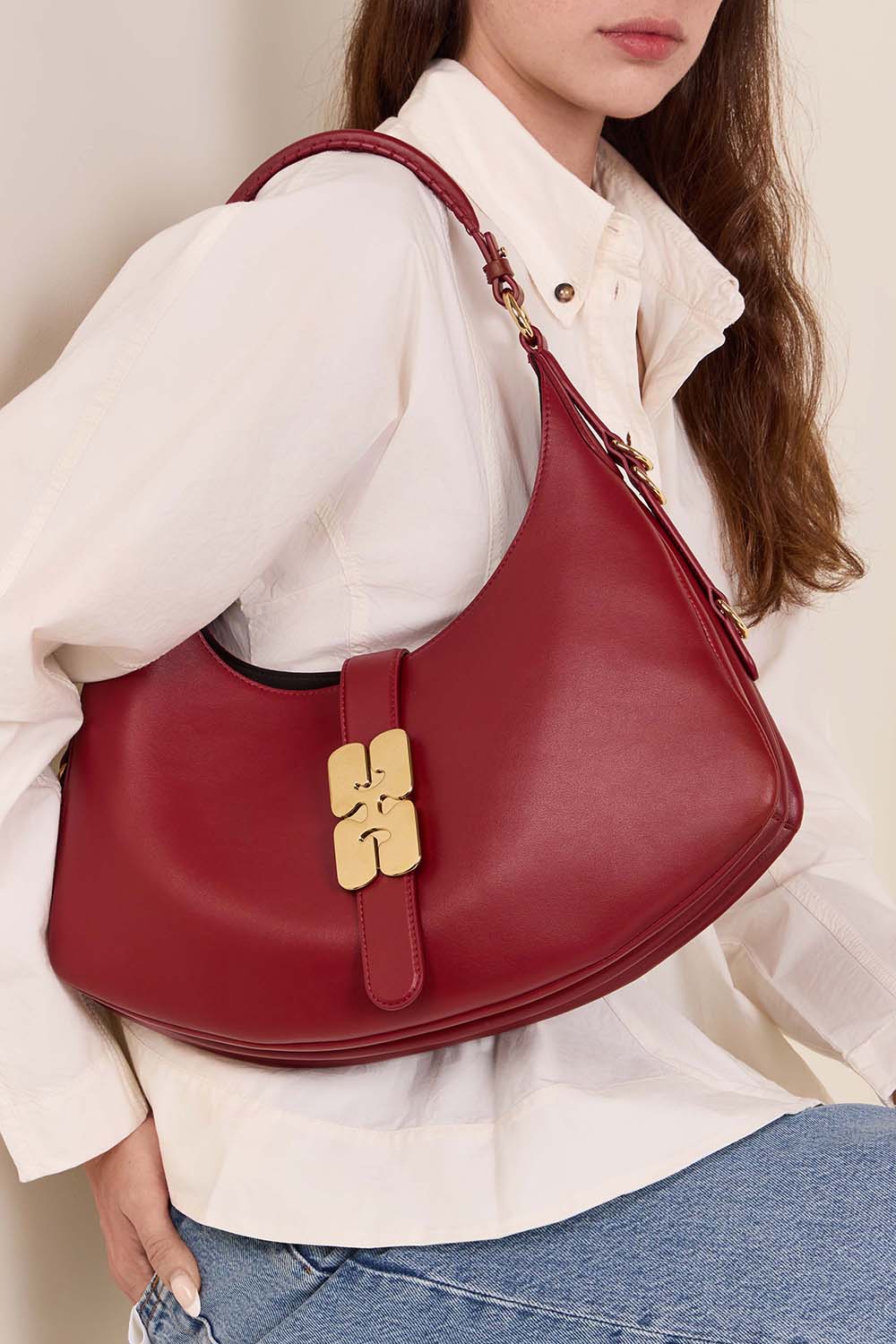 תמונת כל הלוק של תיק כתף סמול